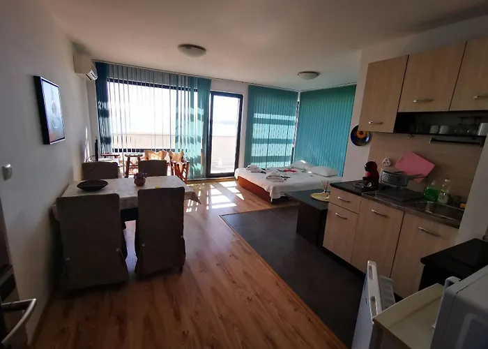 Azur Σωζόπολη